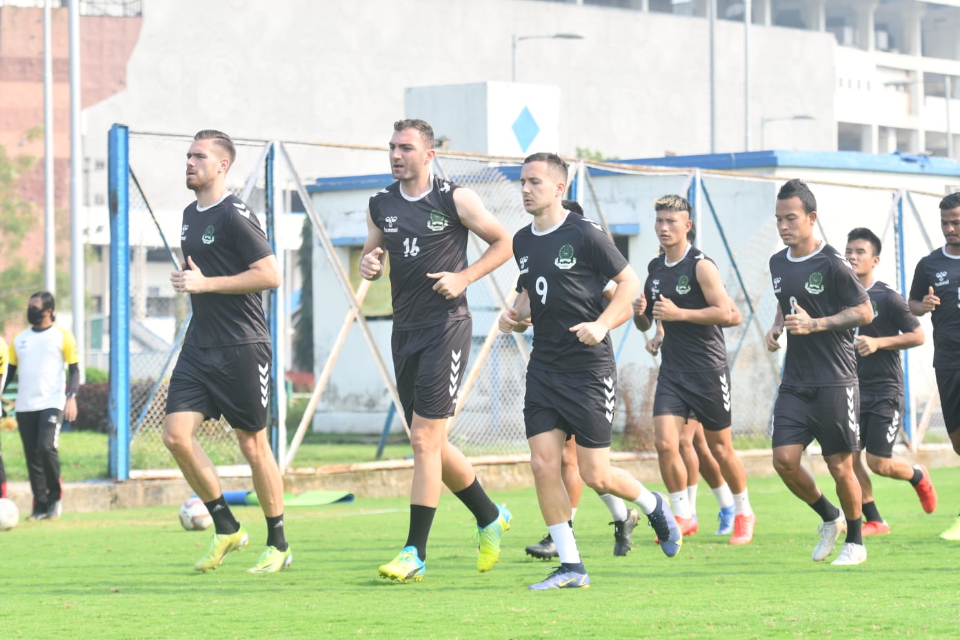 Cracking encounter awaits as Mohammedan SC take on Aizawl FC