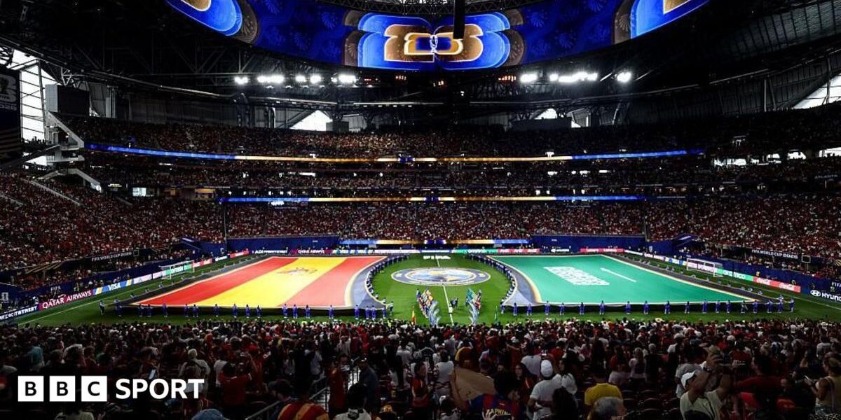 Why Saudi Arabia and Iraq flags are not laid down at World Cup