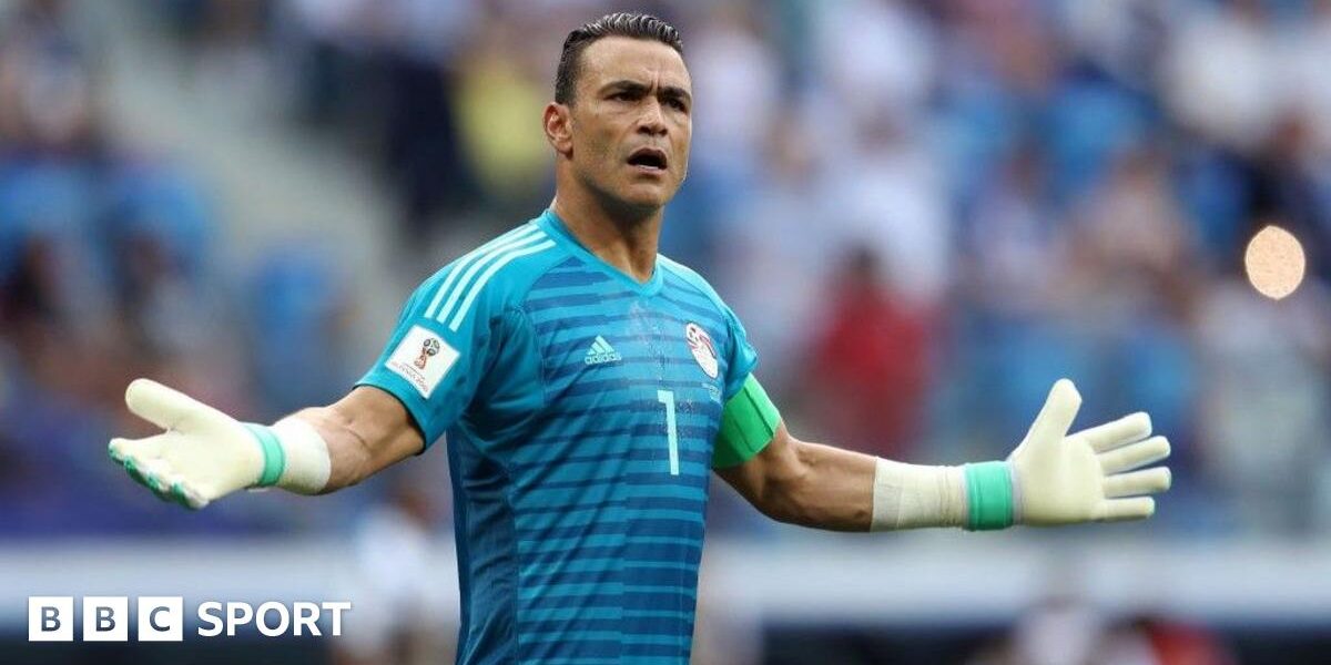 Who are the oldest players to feature at a World Cup?