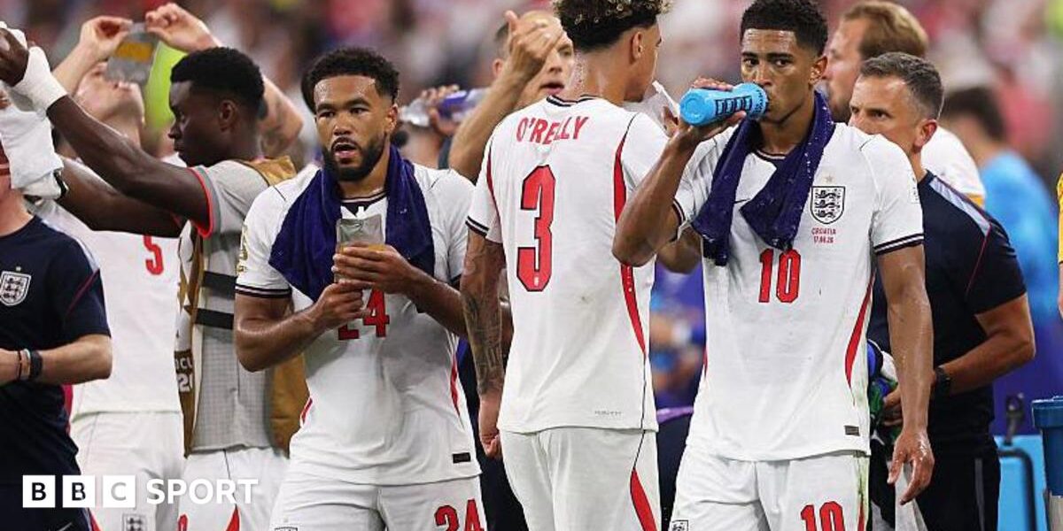 Fans boo, players adapt – the view on World Cup hydration breaks