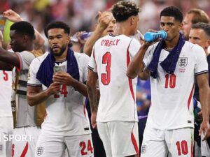 Fans boo, players adapt - the view on World Cup hydration breaks