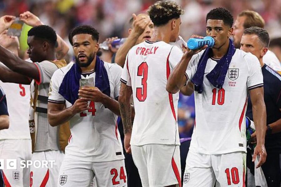 Fans boo, players adapt - the view on World Cup hydration breaks