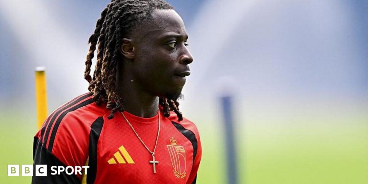 Doku criticised over plan to return home for birth