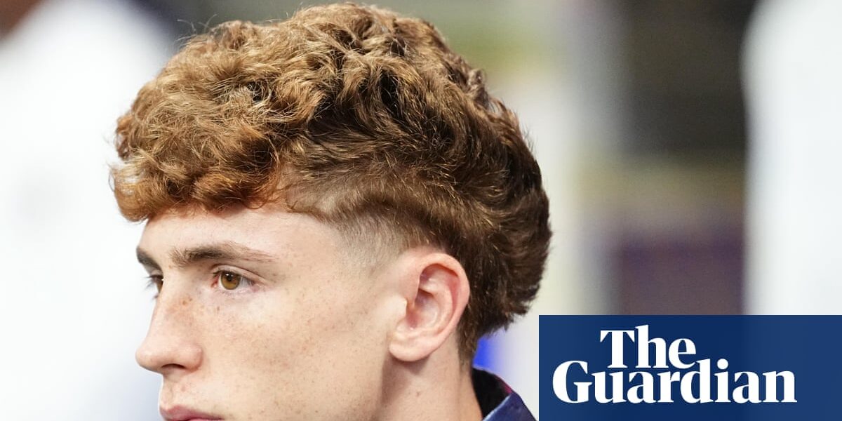 Liverpool beat Newcastle to £34.5m Víctor Muñoz in first signing of Iraola era