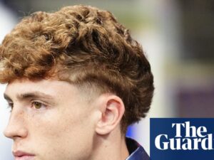 Liverpool beat Newcastle to £34.5m Víctor Muñoz in first signing of Iraola era