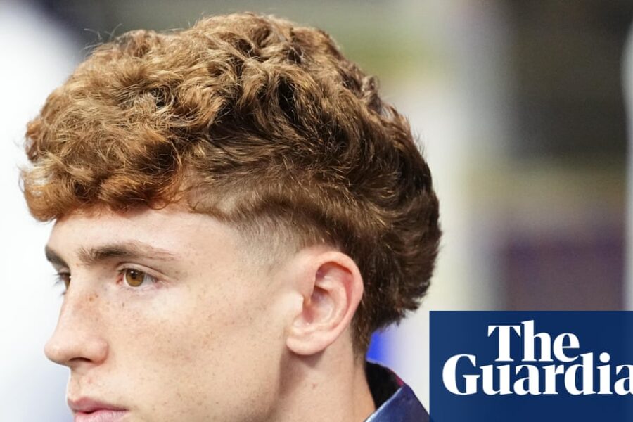 Liverpool beat Newcastle to £34.5m Víctor Muñoz in first signing of Iraola era