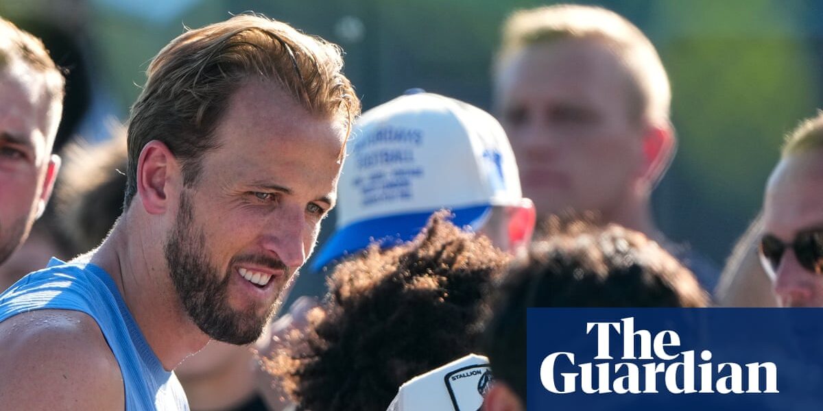 England get rapturous welcome as they settle in to sprawling Kansas City home