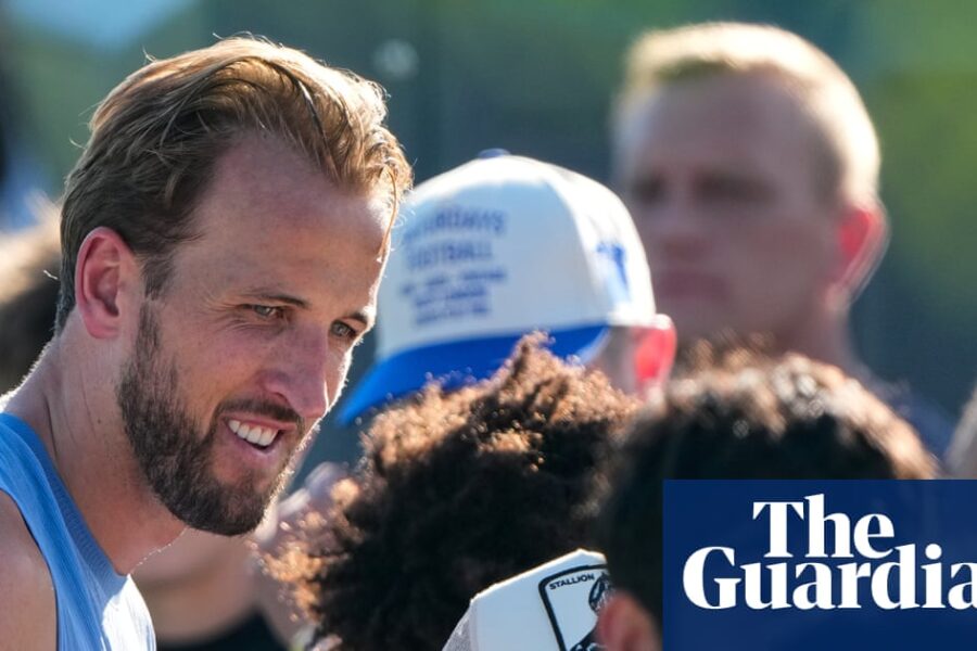 England get rapturous welcome as they settle in to sprawling Kansas City home