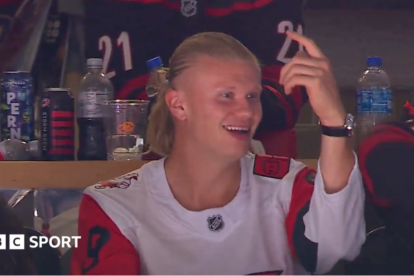 Haaland goes to ice hockey before World Cup debut
