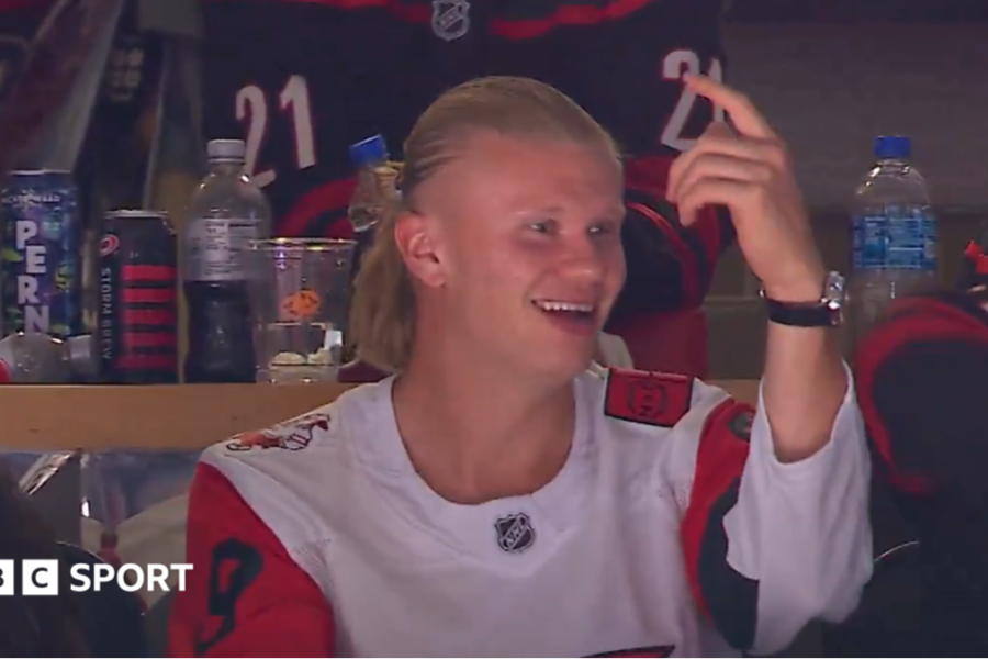 Haaland goes to ice hockey before World Cup debut