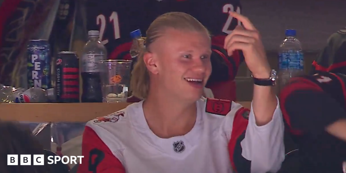 Haaland goes to ice hockey before World Cup debut
