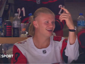 Haaland goes to ice hockey before World Cup debut