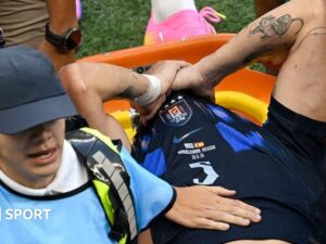 Man Utd waiting on Ugarte injury after he leaves pitch on stretcher