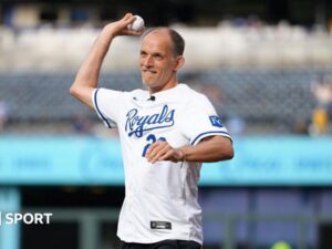Tuchel throws first pitch as England enjoy downtime