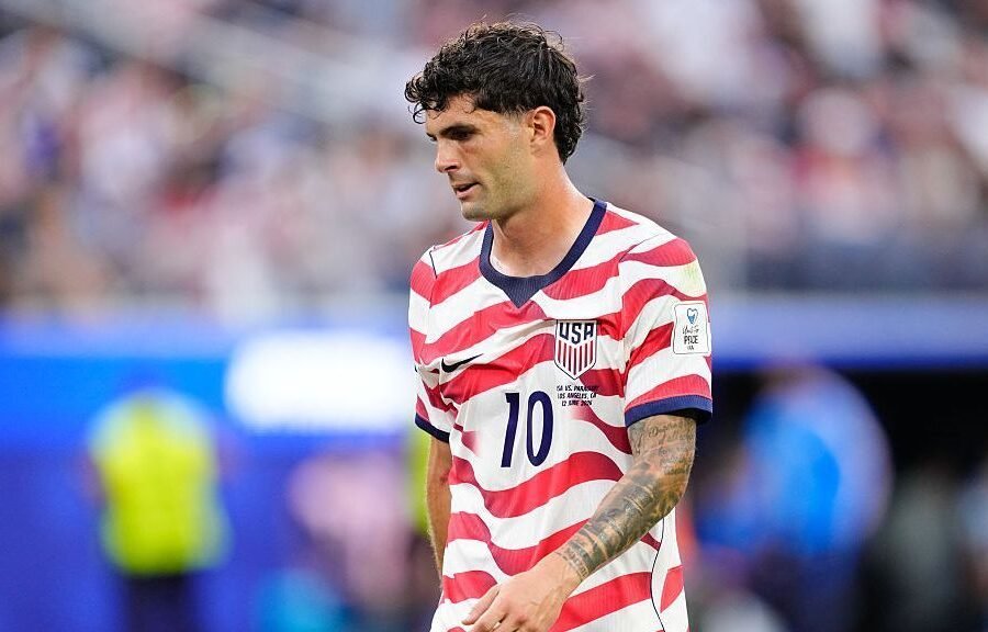 Pulisic subbed off at halftime, 'hoping it's nothi...