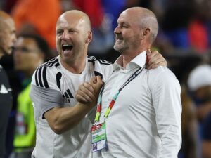 Scotland ease 'pressure' with 1st WC win since 199...