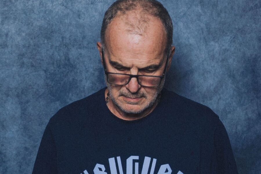 Bielsa brusk on FIFA photoshoot: 'Not a model'