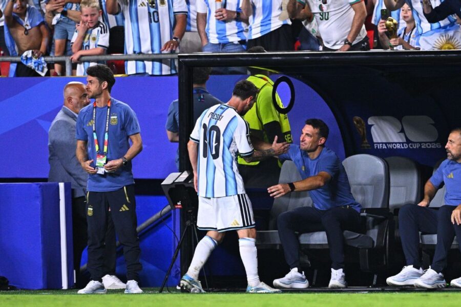 Scaloni at 'loss for words' on record-setting Mess...