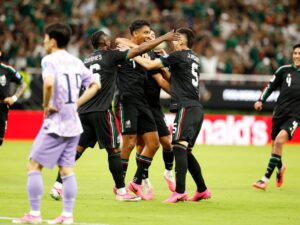 Korea GK gaffe helps Mexico clinch 1st in Group A