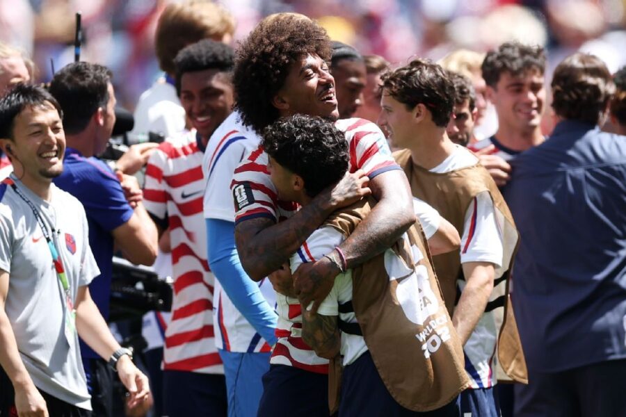 U.S. winning the WC not 'ridiculous,' Richards say...