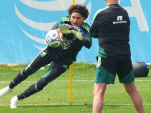 Mexico players want Ochoa for historic WC start
