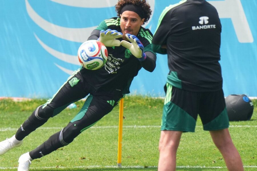 Mexico players want Ochoa for historic WC start