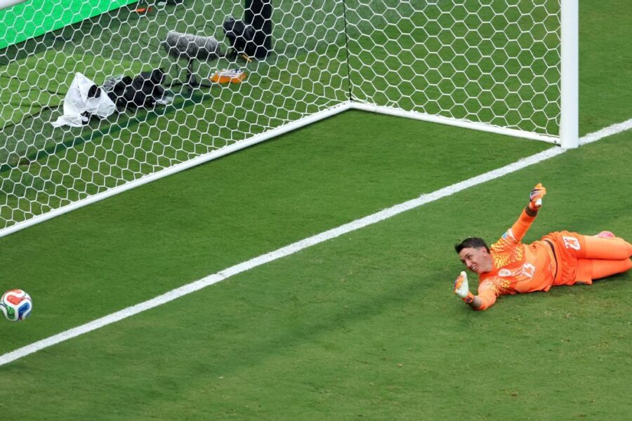 Uruguay yank keeper at HT after howler vs. Spain