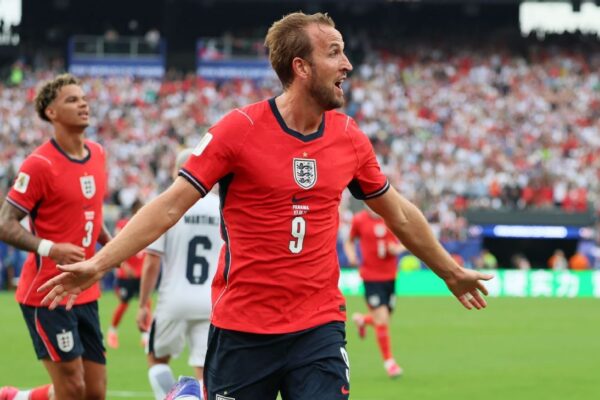 Kane breaks England World Cup scoring record