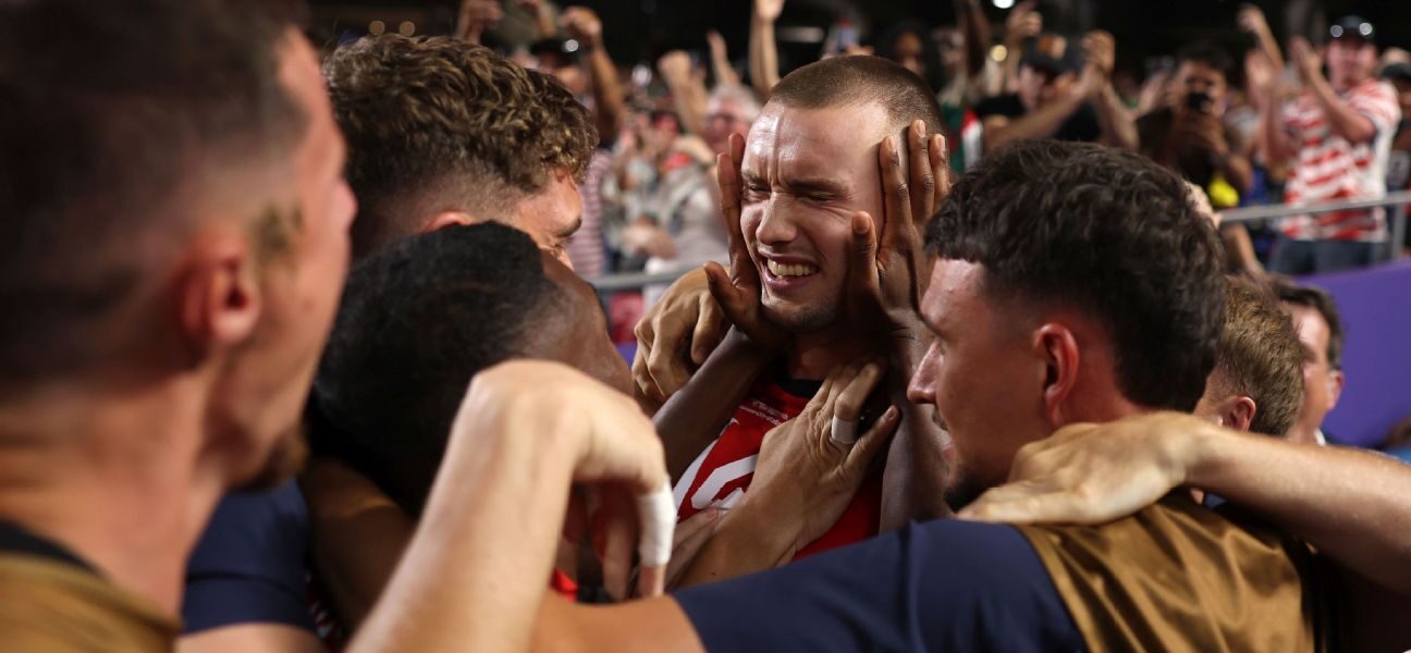 World Cup Daily LIVE: Iran despair after late Aust…