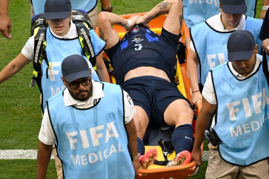 Uruguay, Utd's Ugarte suffers knee ligament injury...
