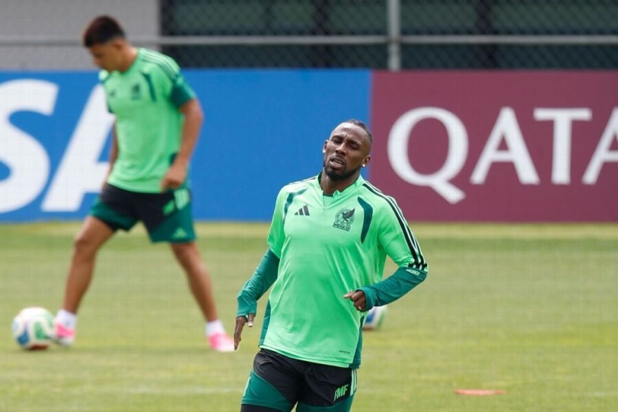 Aguirre: Azteca fans can get Mexico past Ecuador