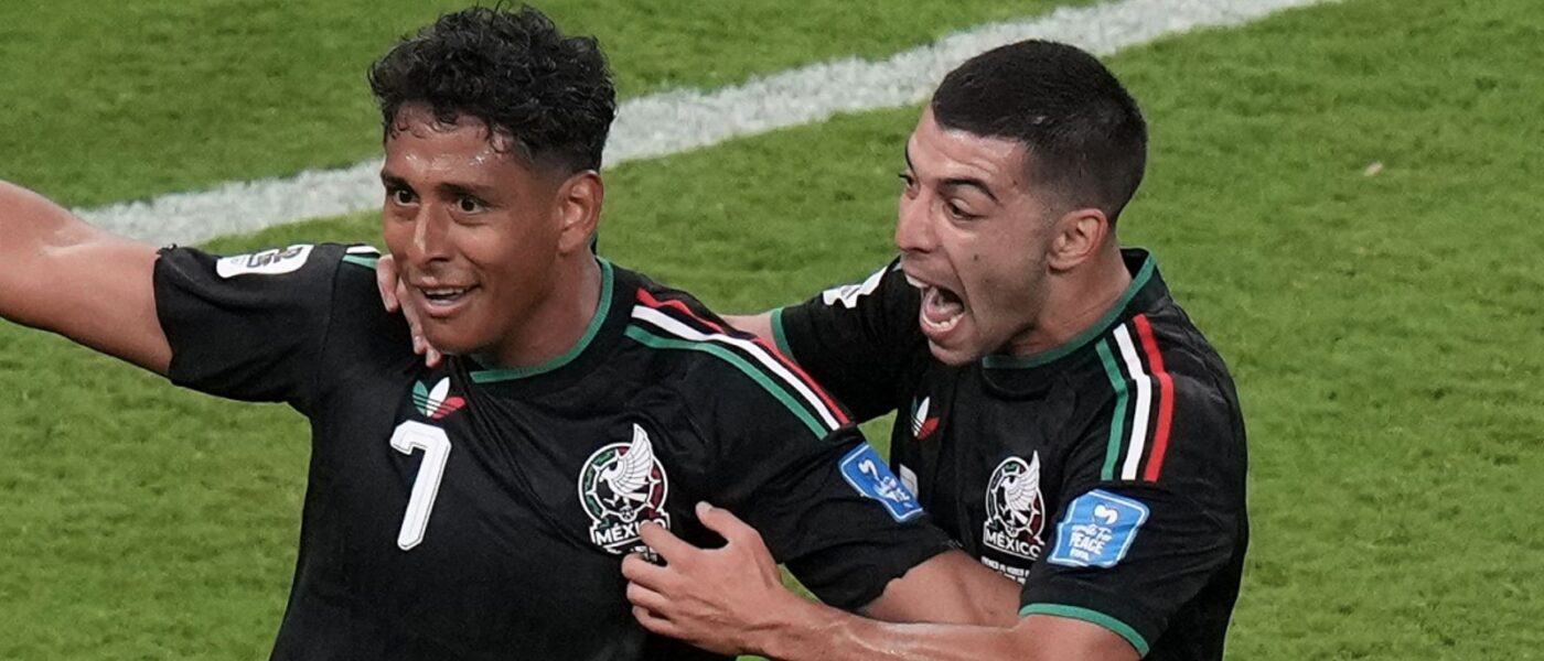 Mexico beat South Korea to earn first World Cup knockout spot