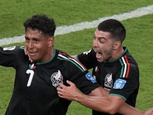 Mexico beat South Korea to earn first World Cup knockout spot