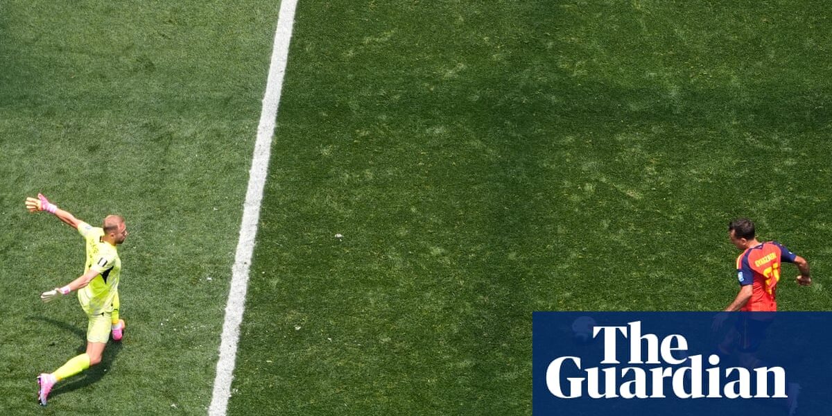 Mikel Oyarzabal at the double as Spain beat Austria and cruise into last 16