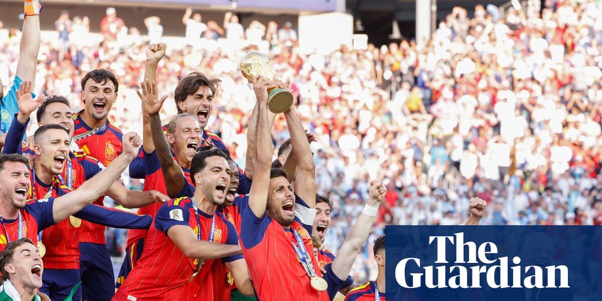 Trump and Infantino booed at World Cup final – video