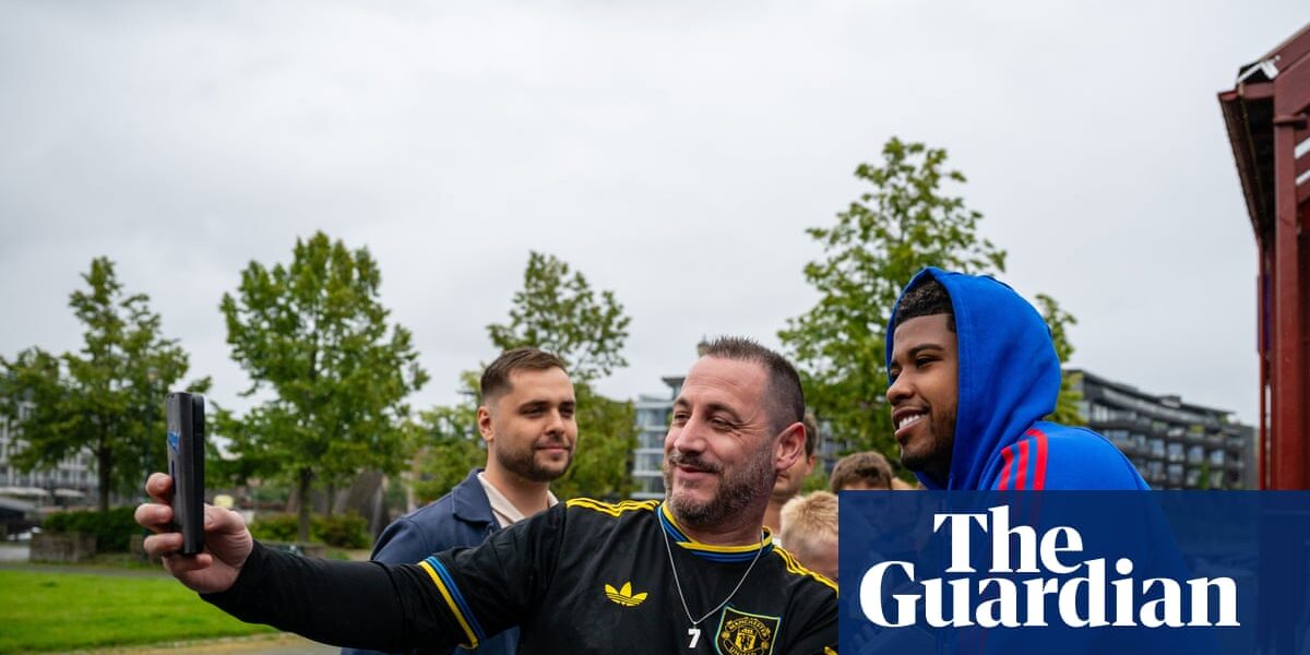 Football Daily | Manchester United and the quest to make mythical midfield a reality