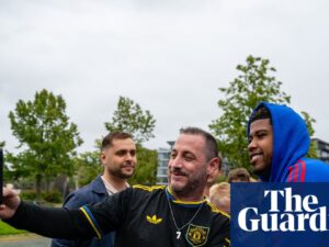 Football Daily | Manchester United and the quest to make mythical midfield a reality