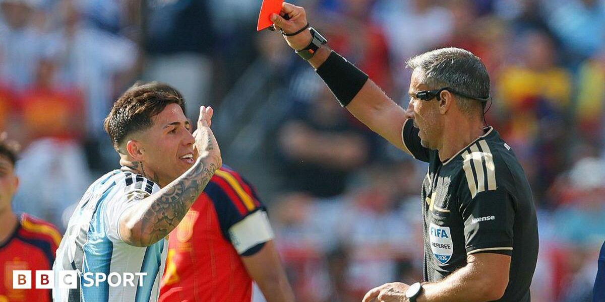 Fernandez defends Argentina as Messi questions remain