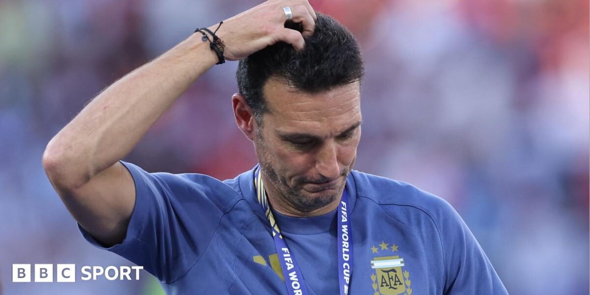 Argentina boss Scaloni leaves news conference in tears talking about his future