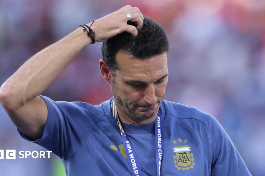 Argentina boss Scaloni leaves news conference in tears talking about his future