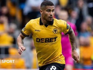 Villa sign Wolves midfielder Gomes in £38m deal
