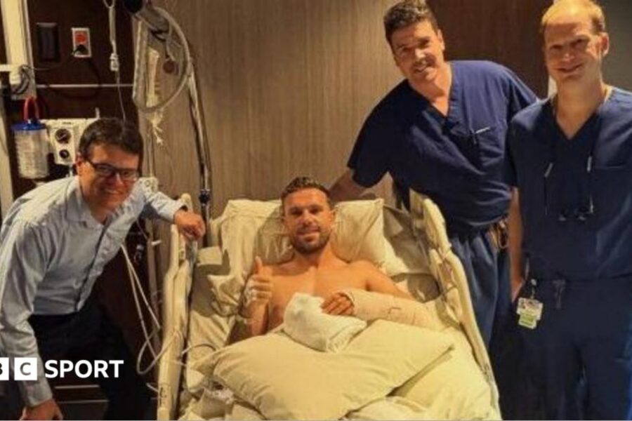 Henderson not ruled out of World Cup despite breaking arm