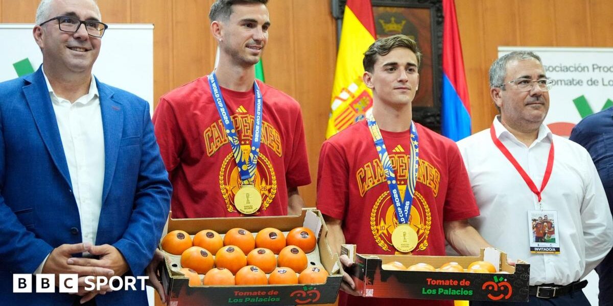 Ruiz & Gavi’s reward for World Cup win… 150kg of tomatoes