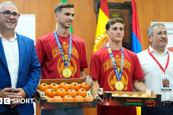 Ruiz & Gavi’s reward for World Cup win… 150kg of tomatoes