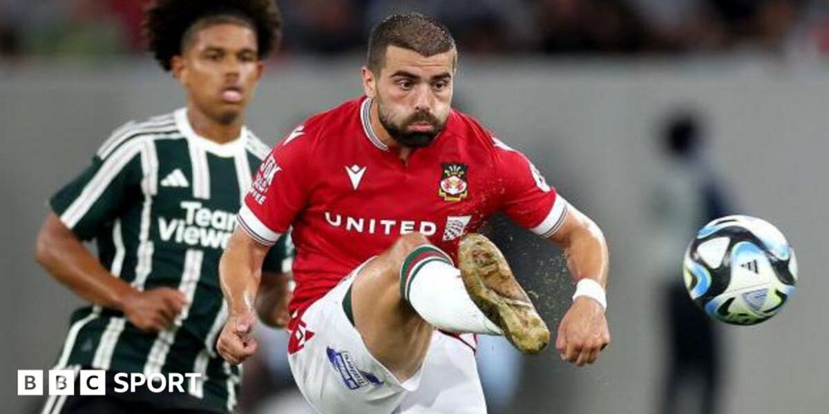 Wrexham boss Parkinson relishing Man Utd ‘test’