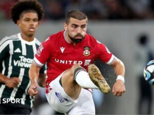 Wrexham boss Parkinson relishing Man Utd ‘test’