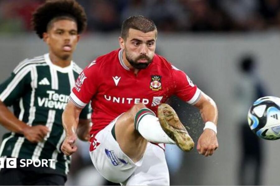Wrexham boss Parkinson relishing Man Utd 'test'