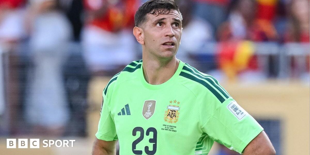 Keeper Martinez may ‘step aside’ from Argentina