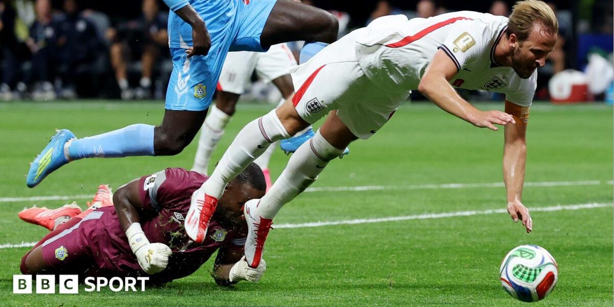 Should England have had a penalty for challenge on Kane?