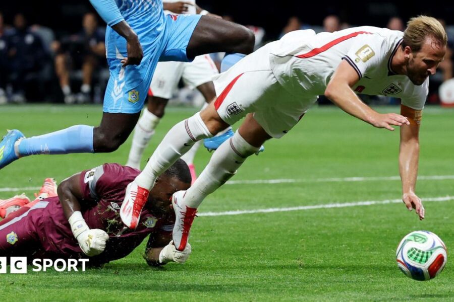 Should England have had a penalty for challenge on Kane?